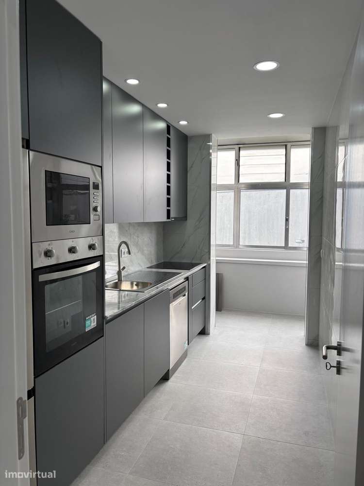 Apartamento T2 Totalmente Renovado com Pequeno Quintal - Bonfim-1