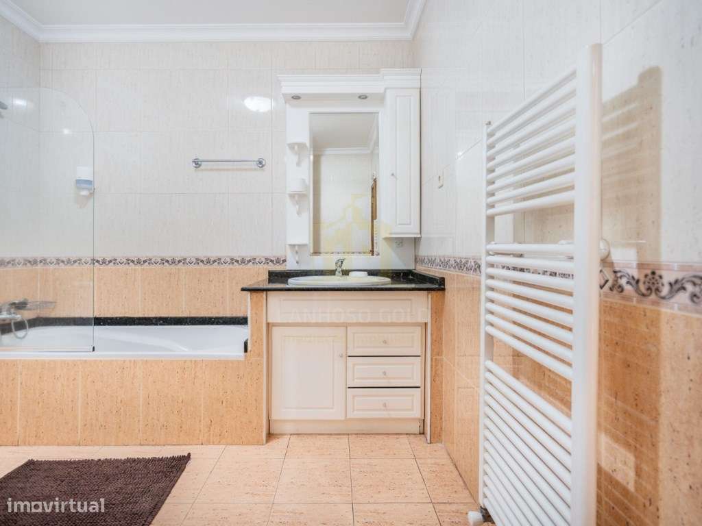 Investimento de Excelência com Rentabilidade Imediata - Moradia com...-6