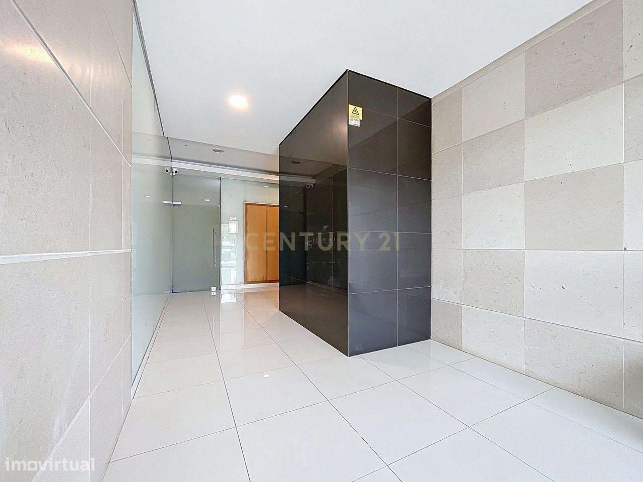 Apartamento T2 Duplex de Excelência | Último Piso | Vistas Mar e Serra - Grande imagem: 4/36