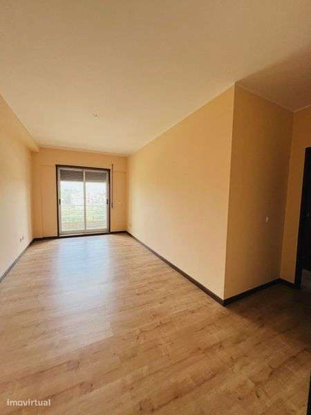 Alugo apartamento T3 - Grande imagem: 4/11