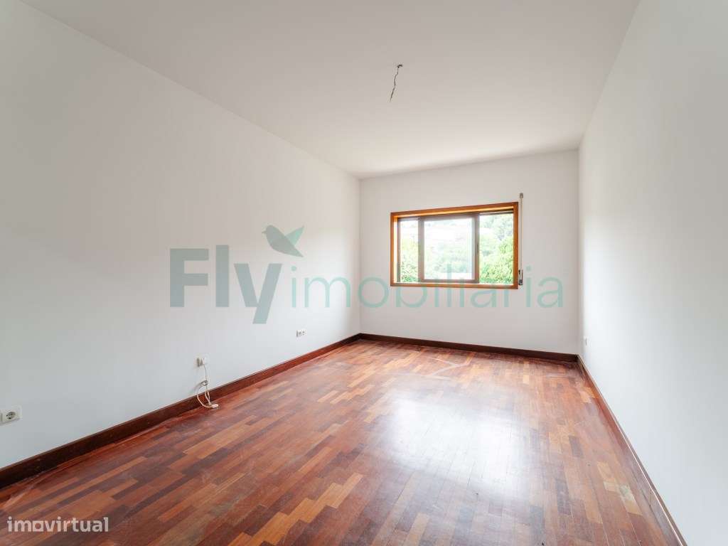 Excelente Apartamento T4 com Suite e Lugar de Garagem para 2 Carros-15