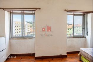 Apartamento T3 com quintal para remodelação na Malveira - Grande imagem: 4/22