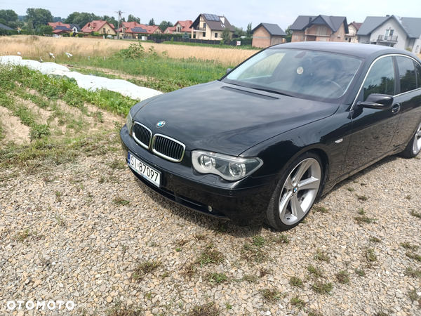 BMW Seria 7 745i - 40