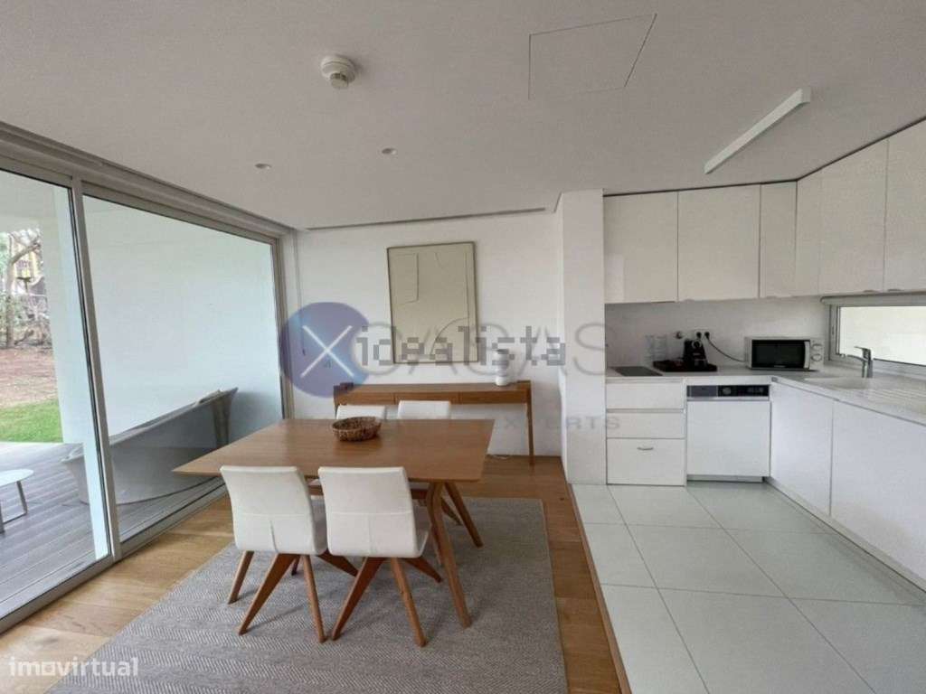 Charmosa moradia T2 em zona de prestigio na Quinta da Marinha. - Grande imagem: 5/18