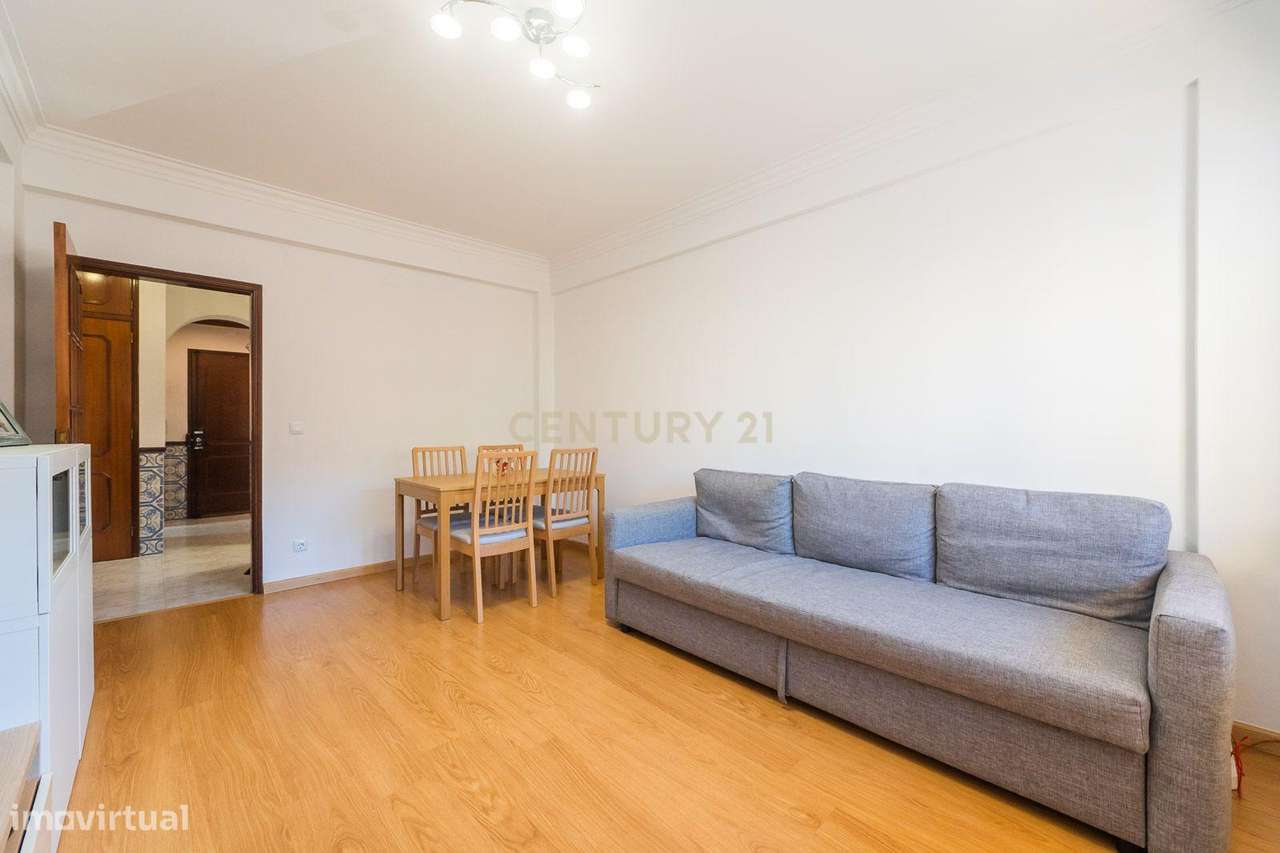 Apartamento T2 em bom estado, parcialmente remodelado-20