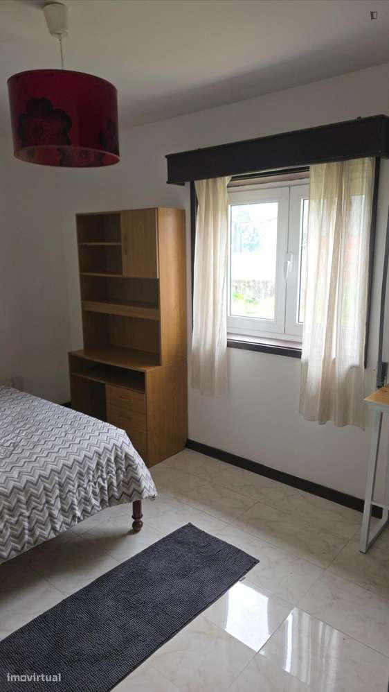 Quarto - localizado em Maia - Grande imagem: 2/12