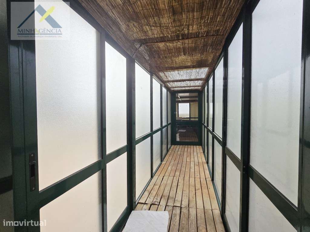 Apartamento T3 com terraço e garagem no Bairro Dias em Setúbal-24