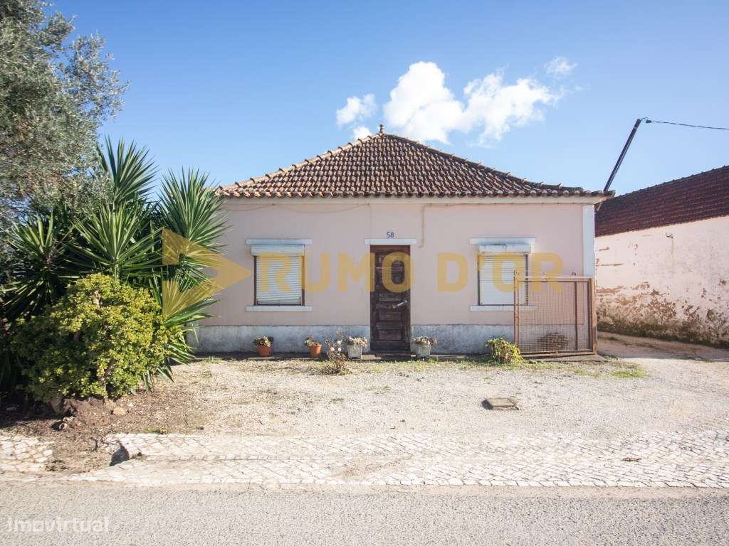 2 Moradias T3 para Recuperar em Penafirme da Ventosa, Alenquer-1