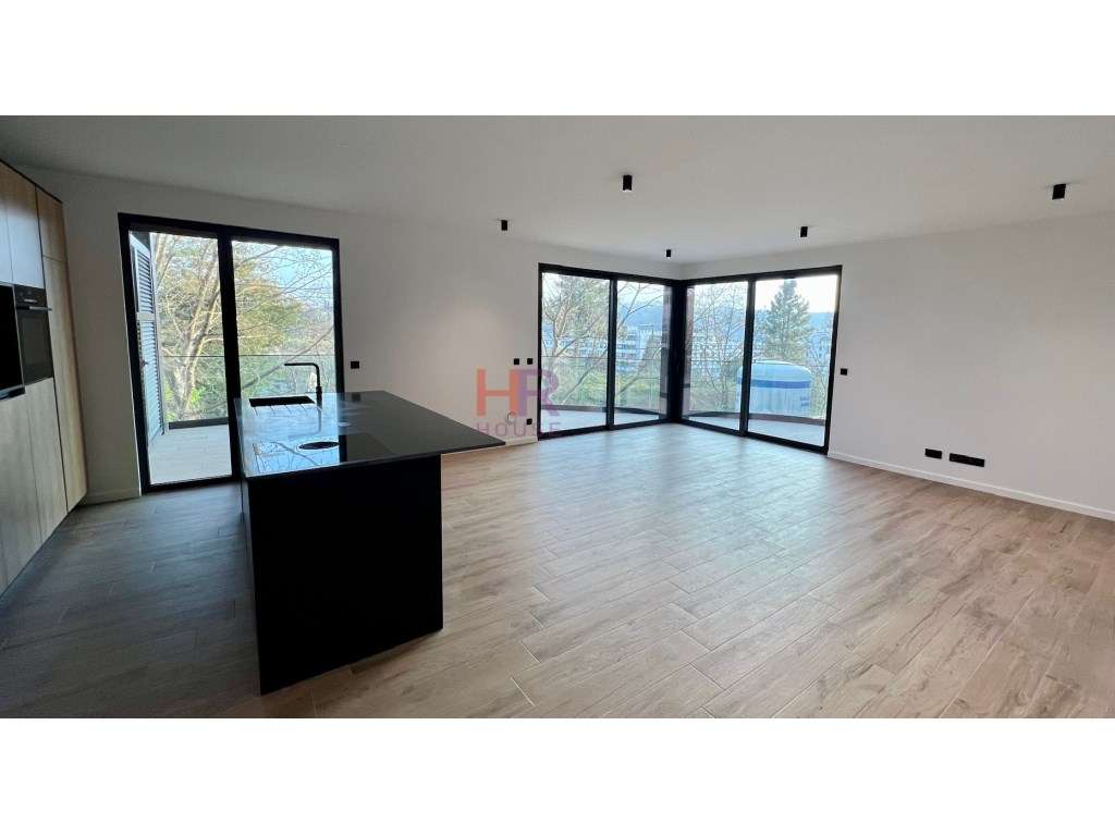 Vende-se Fantástico T2 com terraço privativo-16