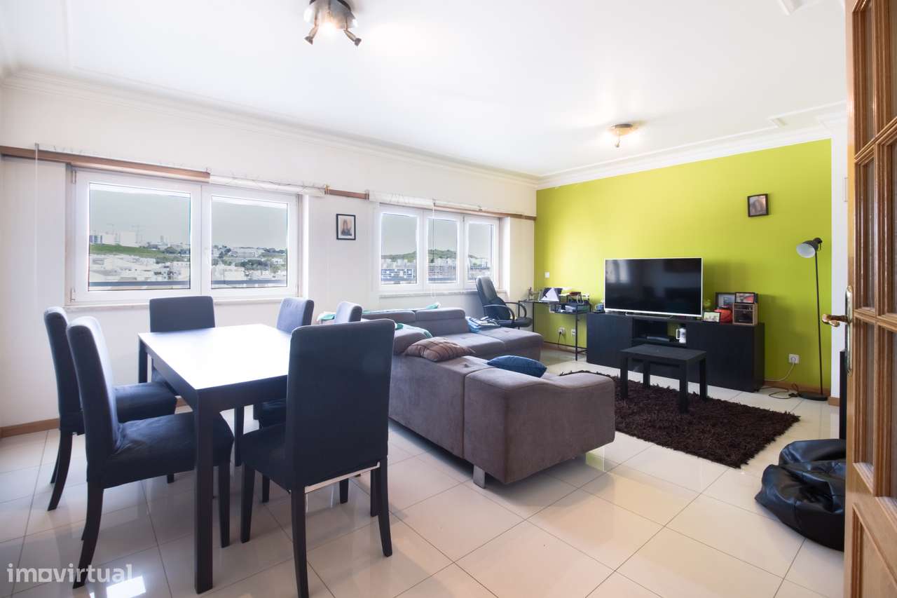 Apartamento T2 com garagem em Nova Carnaxide-11