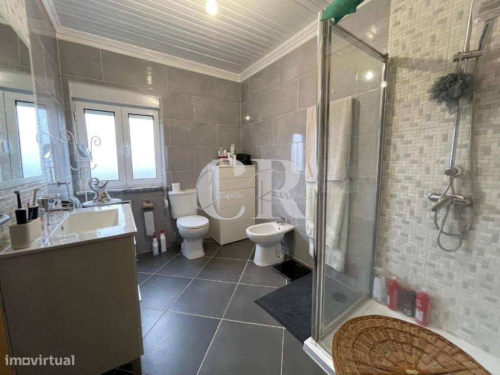 Casa de 4 quartas renovada com terreno em Vila Nova de Poiares-13