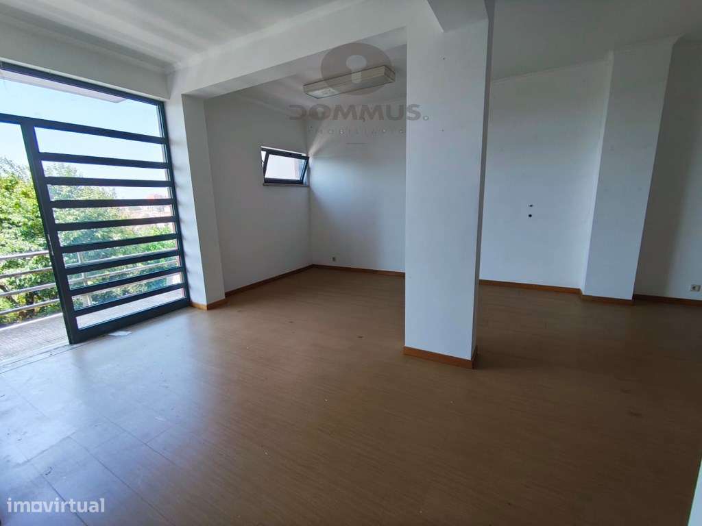 Loja C/Garagem Box em Condomínio Privado - Rio de Mouro - Grande imagem: 5/23