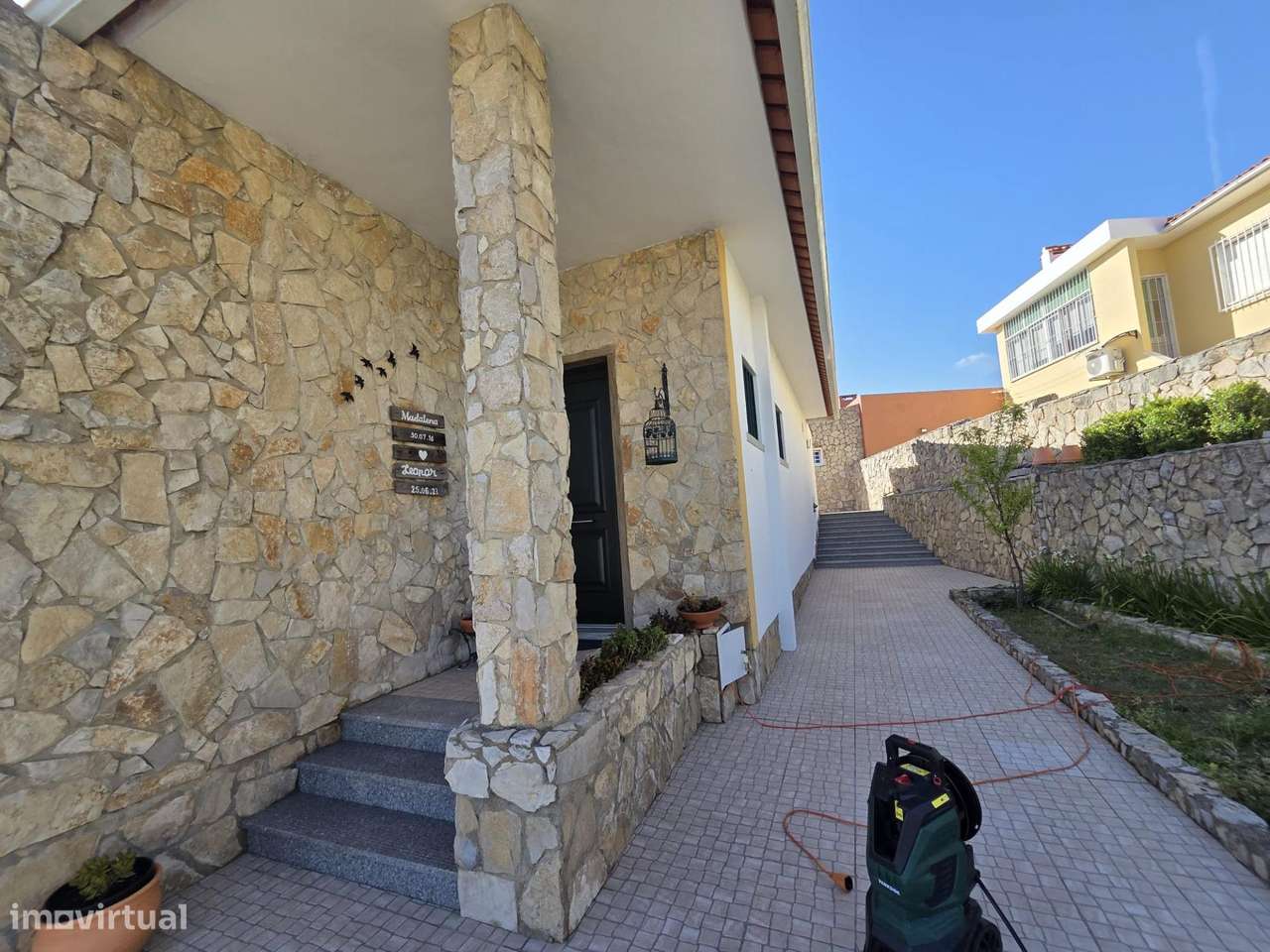 Moradia T2+1 com Anexo Independente, Jardim e Garagem – Rinchoa-19