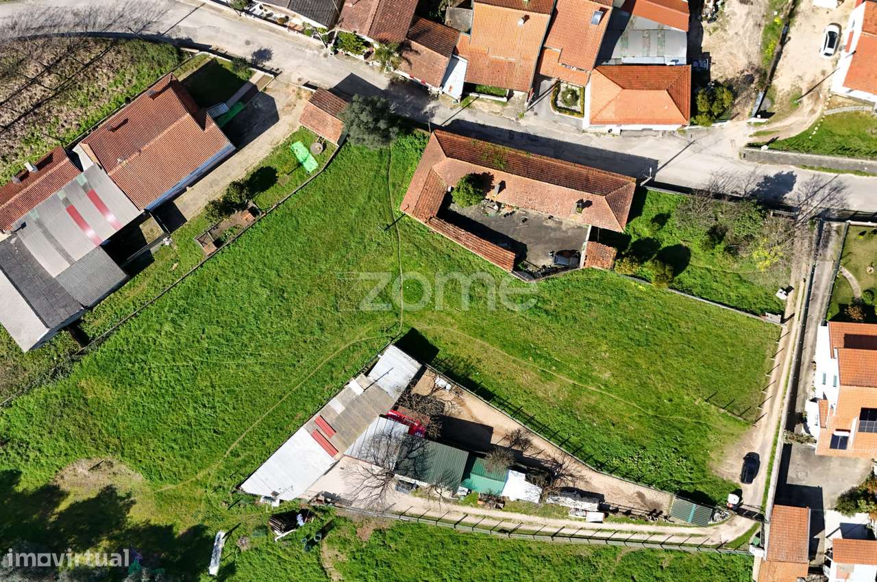 Terreno Urbanizável em Vila Verde – Excelente Localização-7