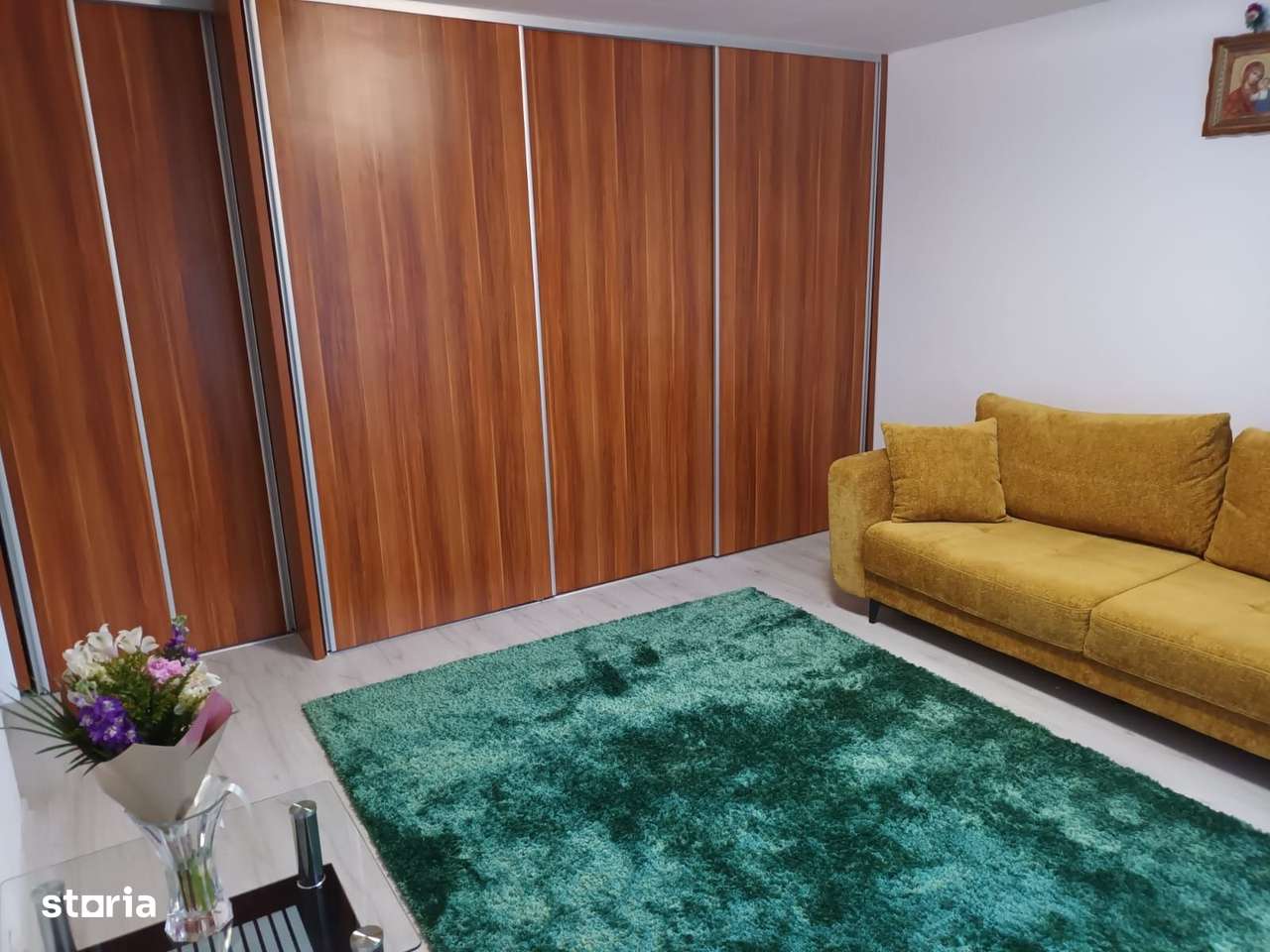 Apartament de 3 camere zona  NOUA, - Imagine principală: 5/7