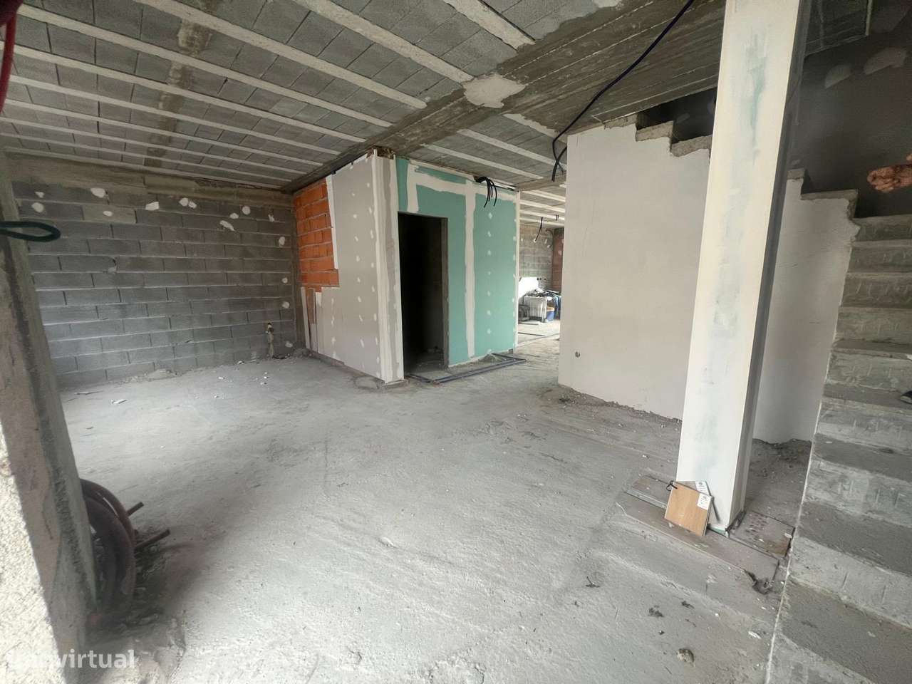 Moradia T4 em Fase Final de Construção com Piscina — Centro de Chaves-23