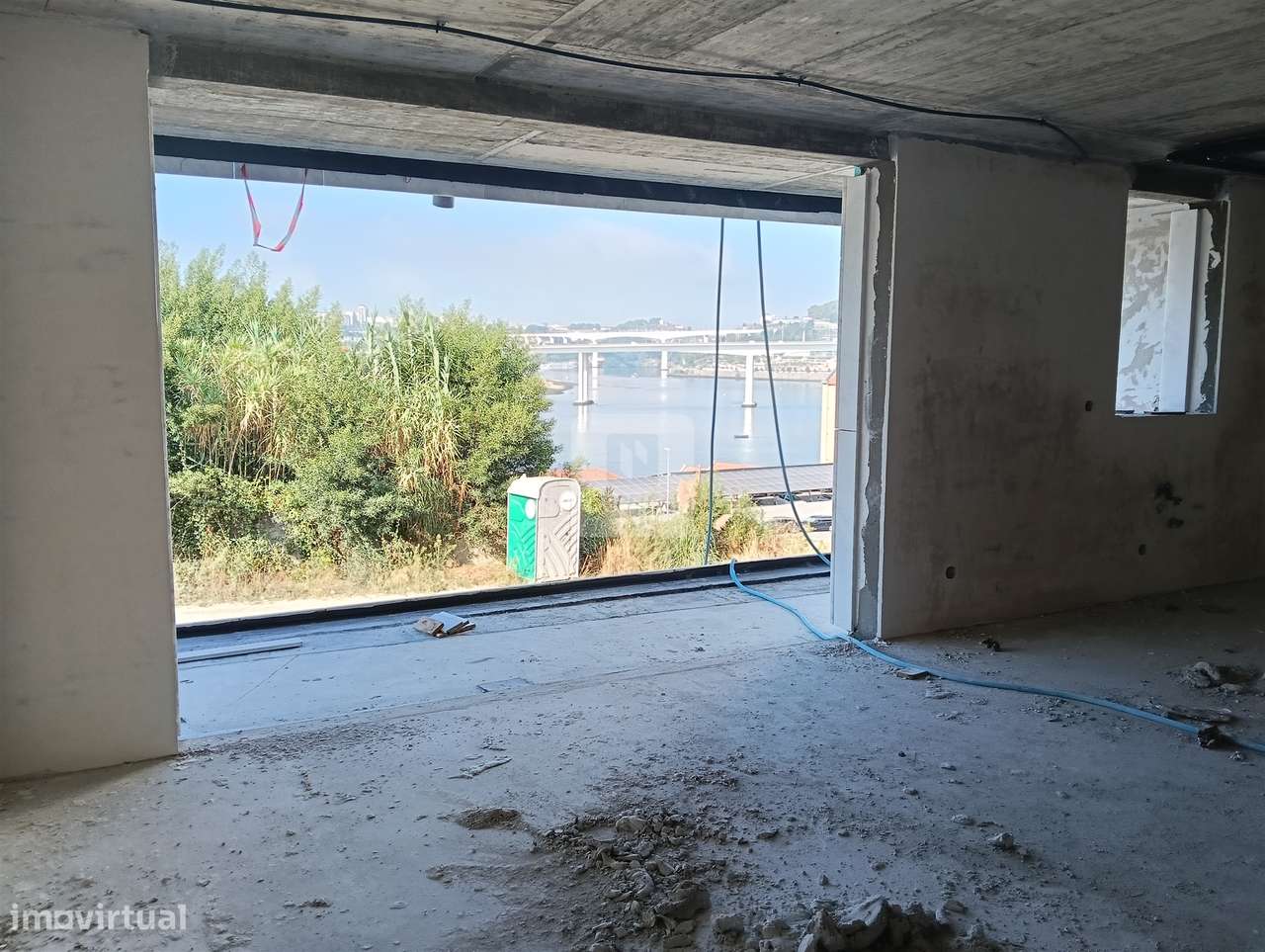 Apartamento T2 com varanda em Valbom, junto ao Rio Douro - Grande imagem: 5/16