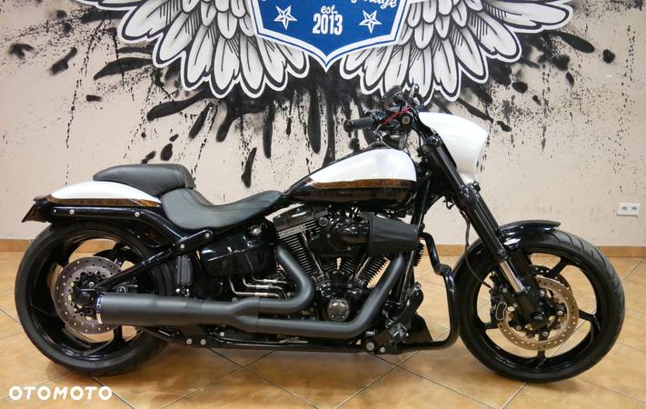 Harley-Davidson Softail Breakout - 15