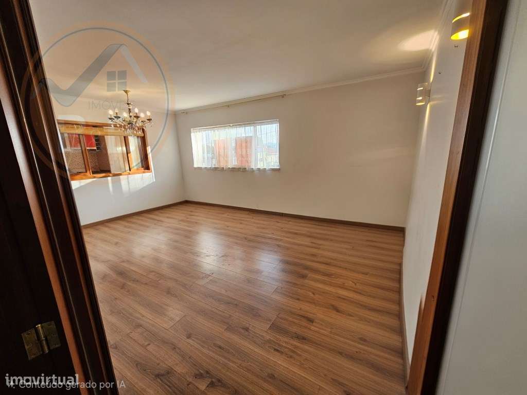 Apartamento T3 com garagem em Valbom-5