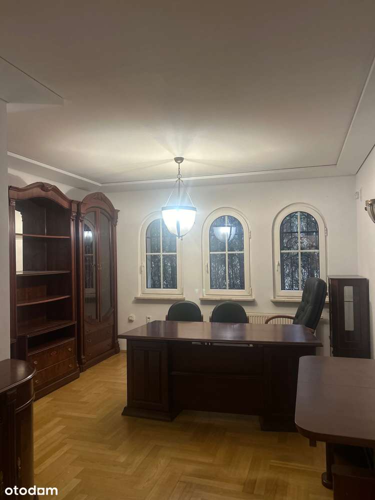 Przestronny dom z pięknym ogrodem w klimacie mini zamku-16