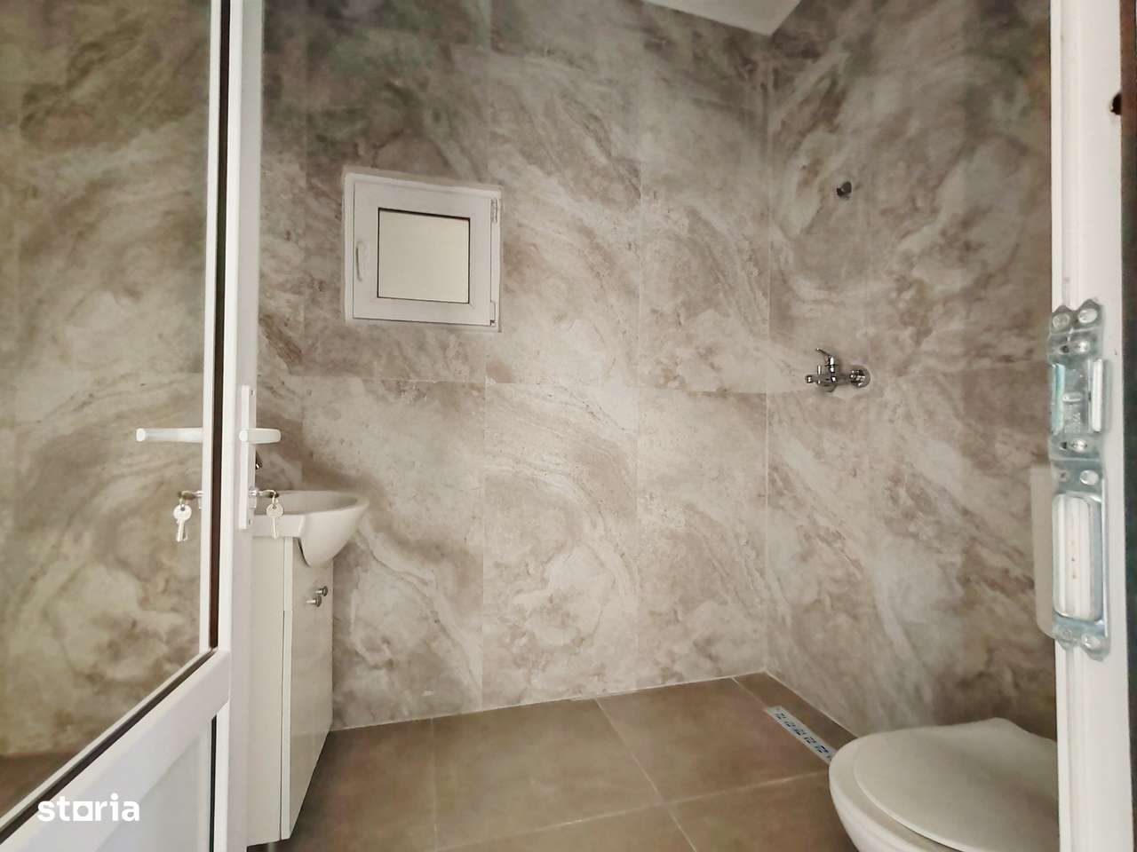 Vindem casa in Navodari-8