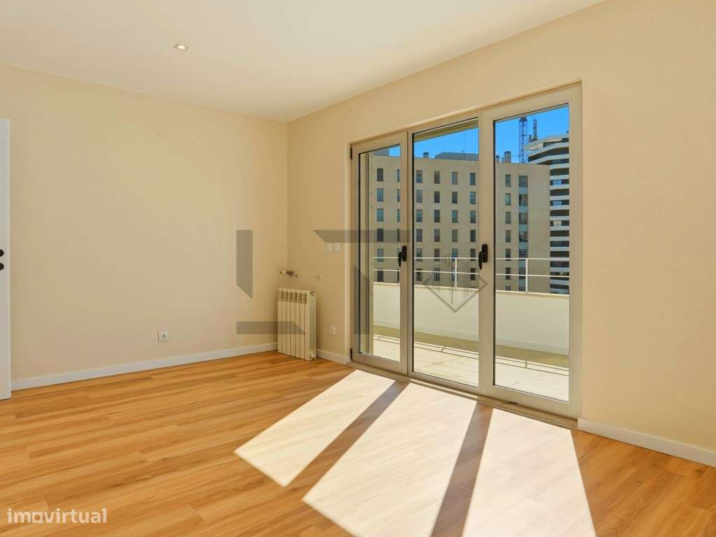 Penthouse T3 (possível T4) com Terraço, plena vista Rio e Garagem, ...-32