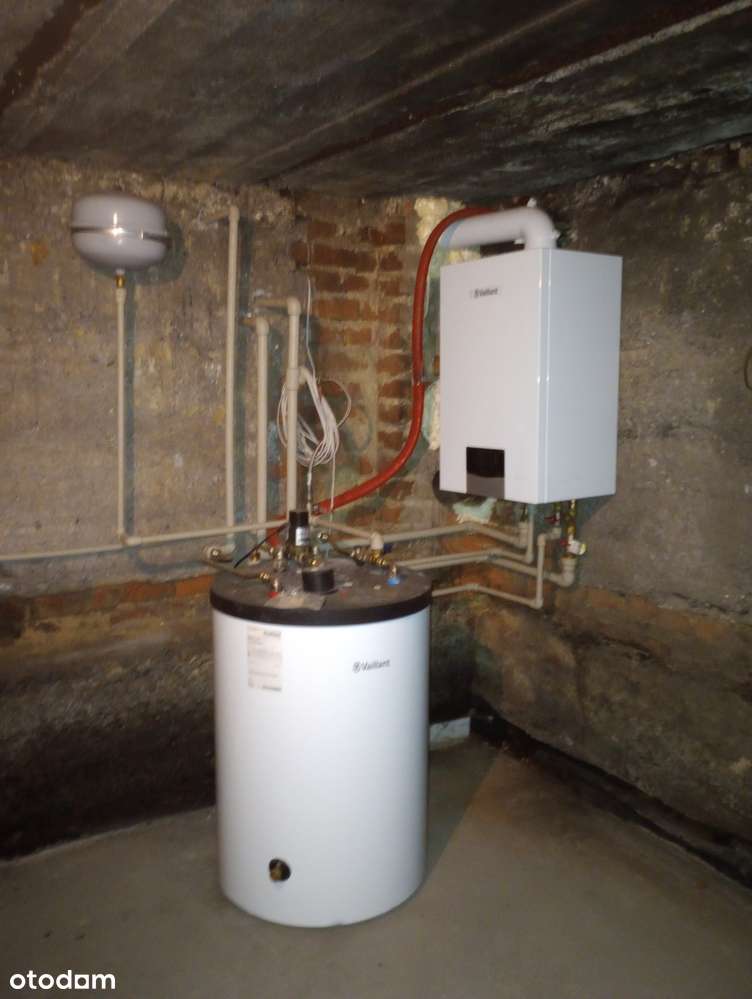 Dom w trakcie remontu w pięknej okolicy.-10