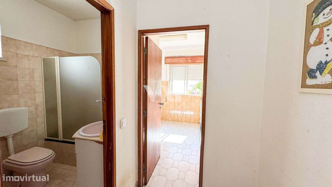 Oportunidade de Renovação no Centro de Loulé – Moradia com Terraço e A - Grande imagem: 5/34