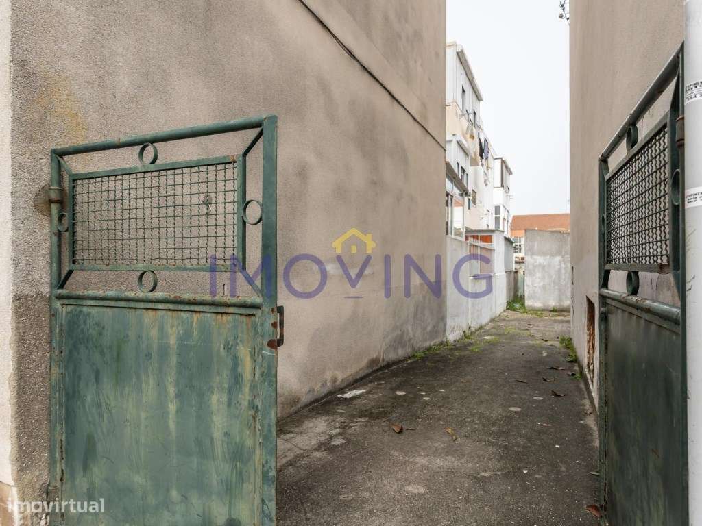 Prédio, moradia e garagens para Investimento-4