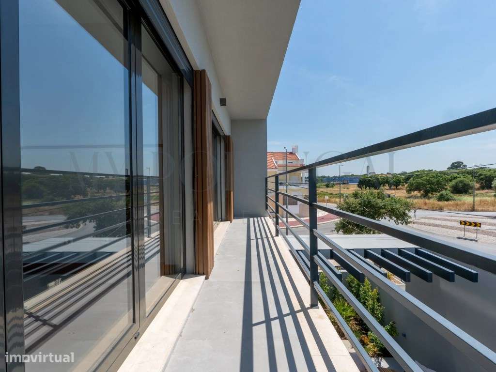 Elegância e Modernidade: Moradia T4 de Luxo com Rooftop em Alcochete-17