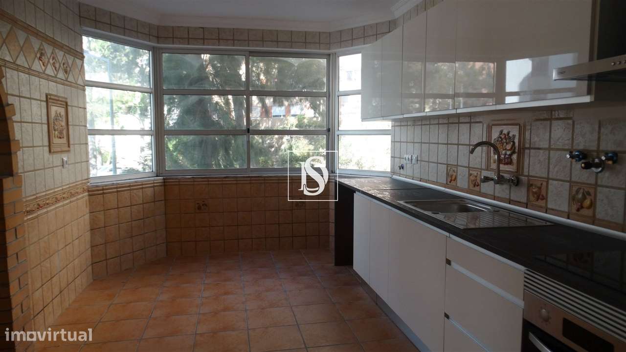 Apartamento T2 Venda na Tapada das Mercês-0