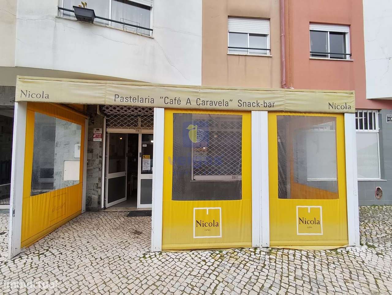 Café Totalmente Equipado Para Venda-15