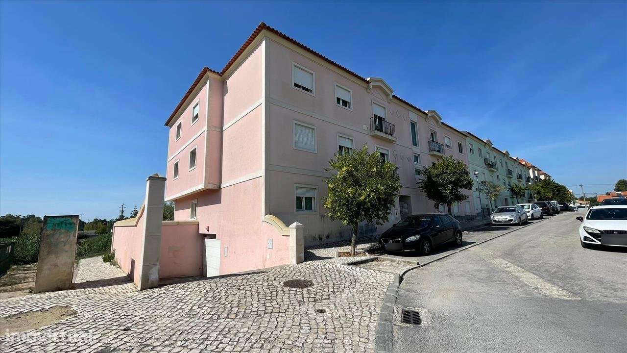 Apartamento T2, com parqueamento, em Brejos de Azeitão - Grande imagem: 2/19