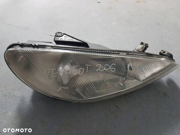 Lampa przód peugeot 206 2000 r - 1