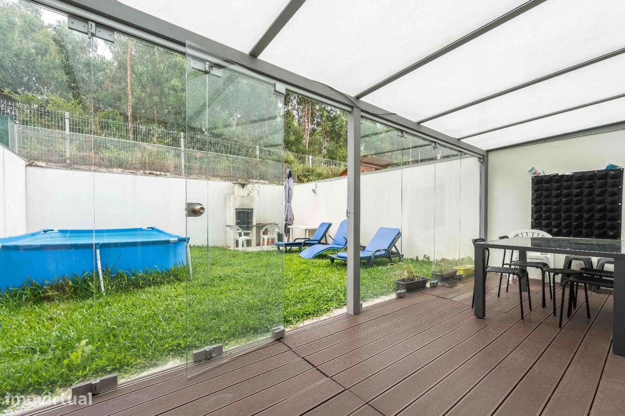 Moradia T4, em banda, de cave, rés-do-chão e andar, como nova!-7