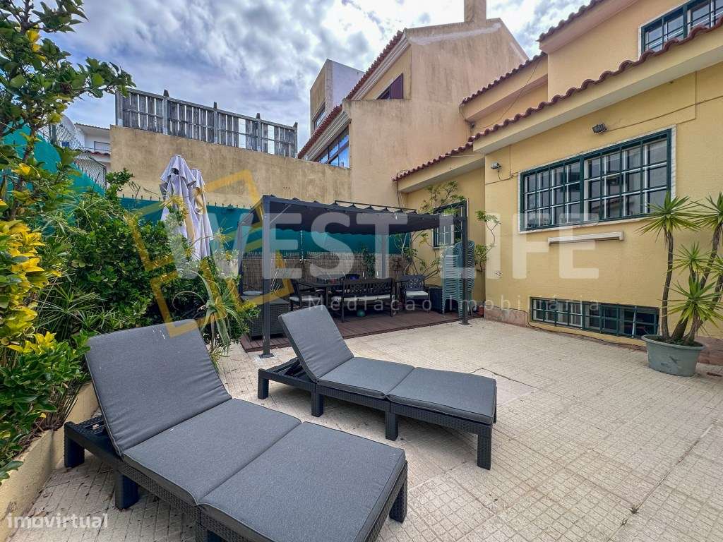 Moradia Em Banda T6 A 10 Minutos Das Magnificas Praias Localiza