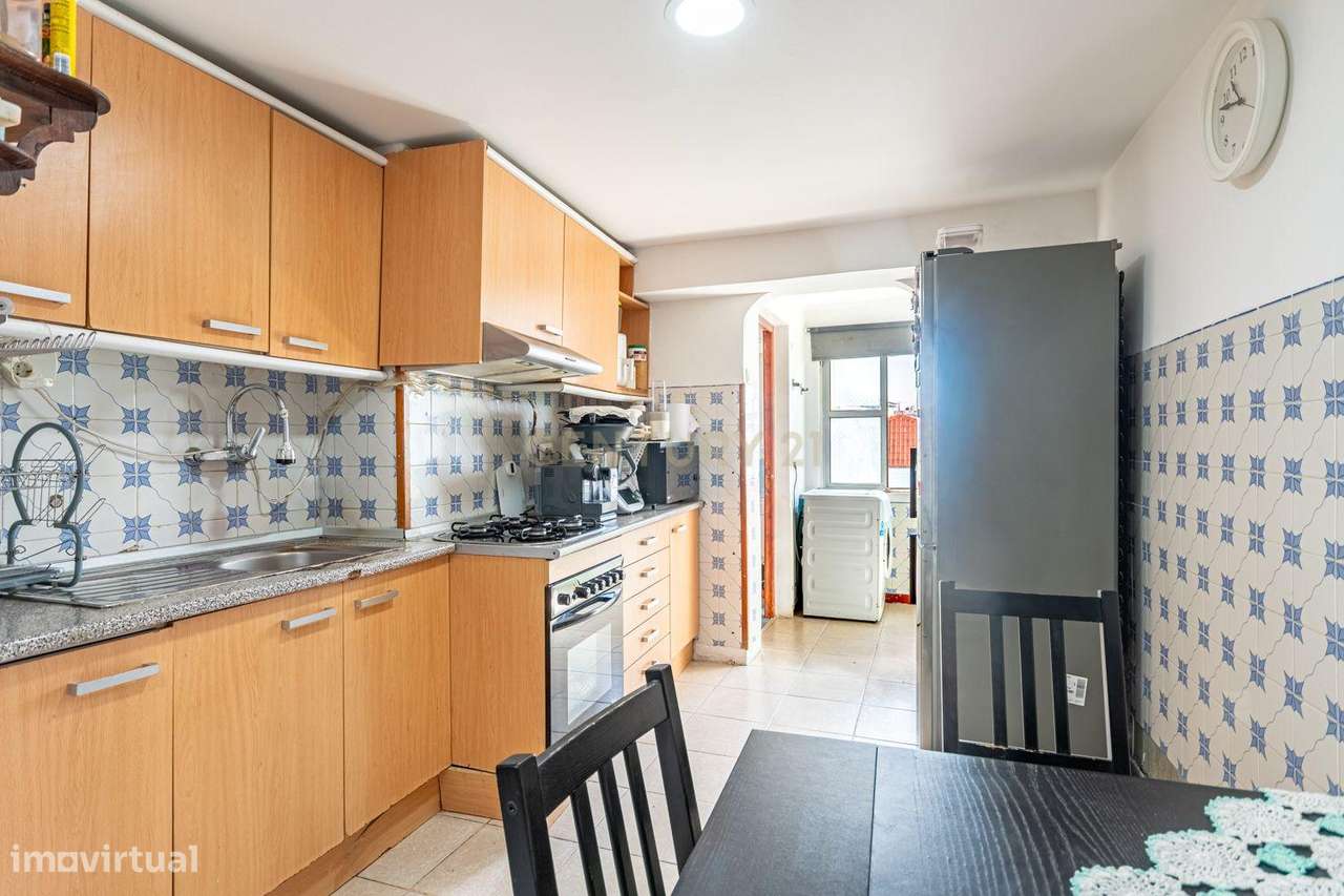 Apartamento com enorme potencial na prestigiada zona da Lapa / Estrela-16