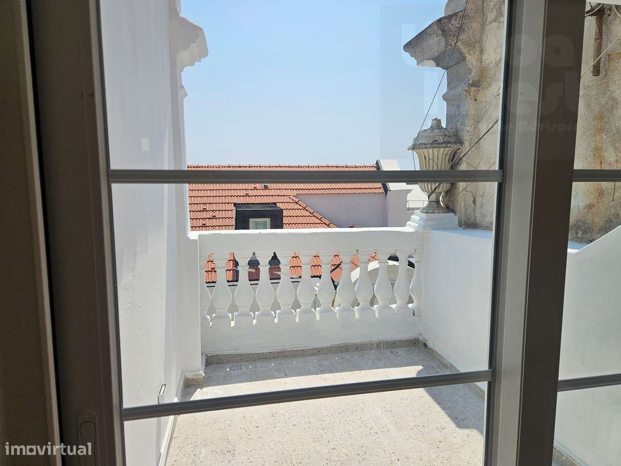 Vendo T2  remodelado em predio totalmente remodelado Terraço vista Rio-13