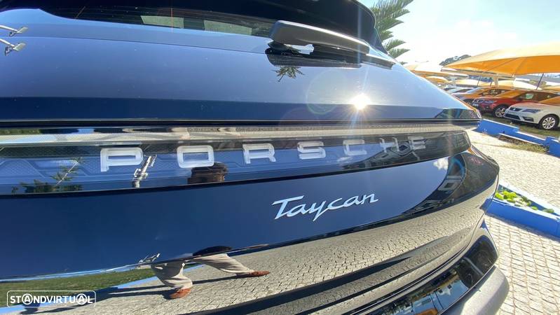 Porsche Taycan Sport Turismo - 12