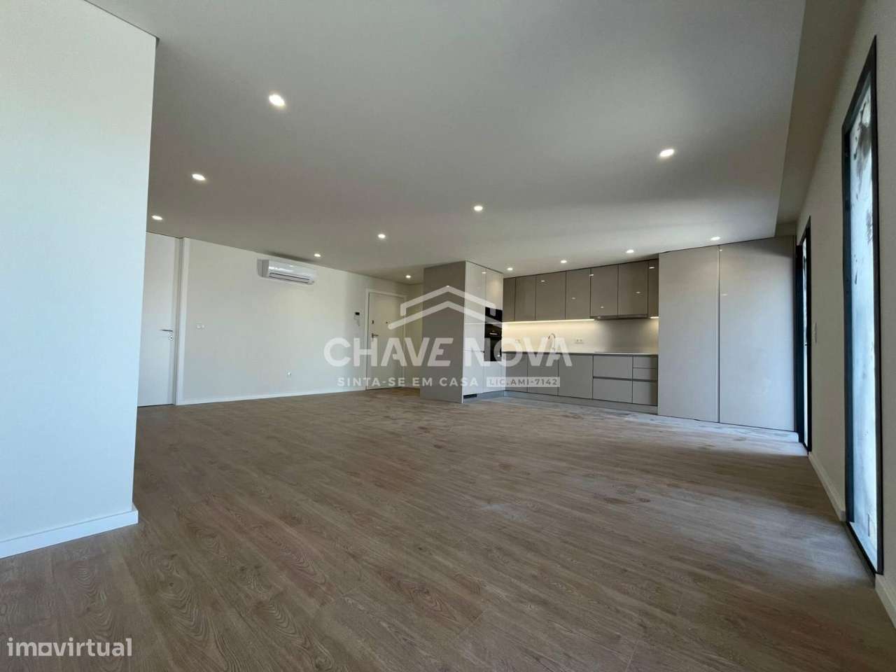 Apartamento T3 Novo Último Piso c/ Garagem Box em Coimbrões-5