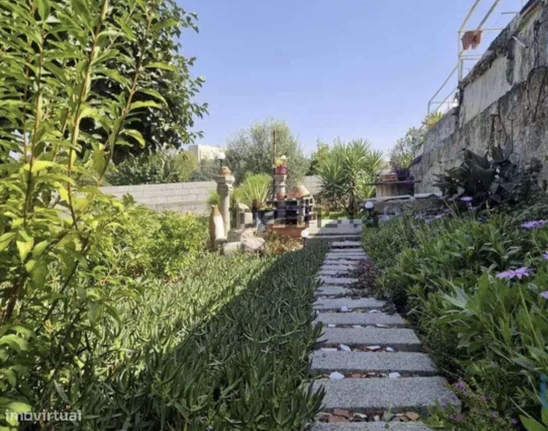 4 casas com tipologias T1, em terreno de  692m2,  à Marina do Freixo-35