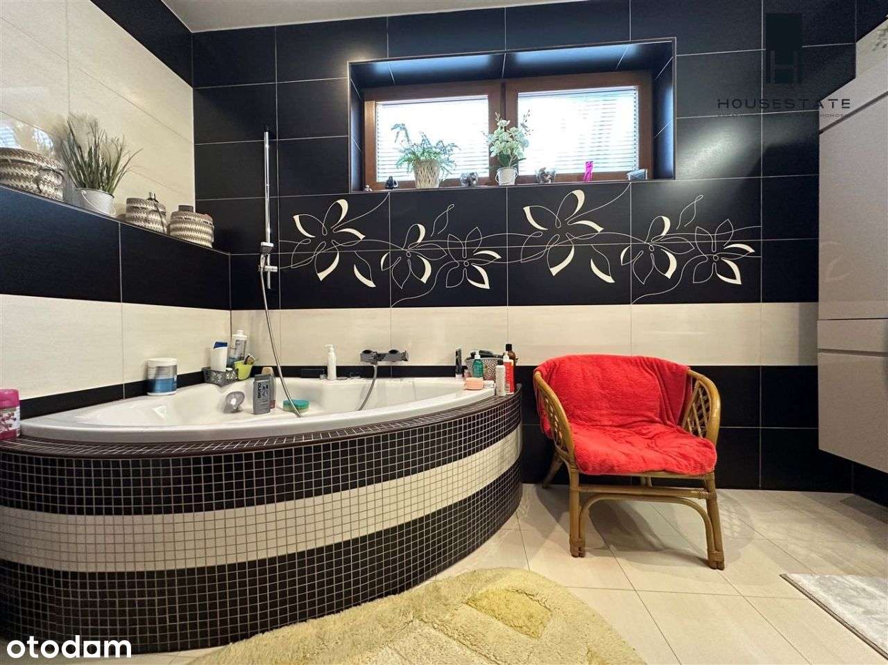 Dom parterowy z 2014 r. z zadbanym ogrodem-12