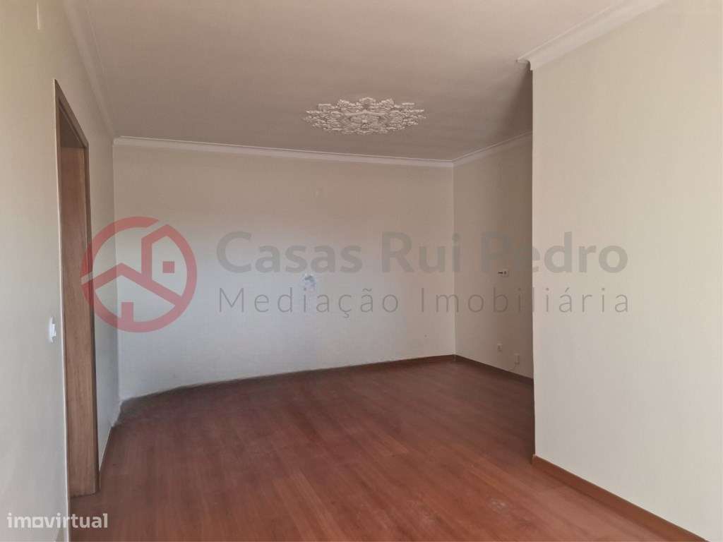 Apartamento T2 renovado, excelente localização em Queluz - Grande imagem: 5/25