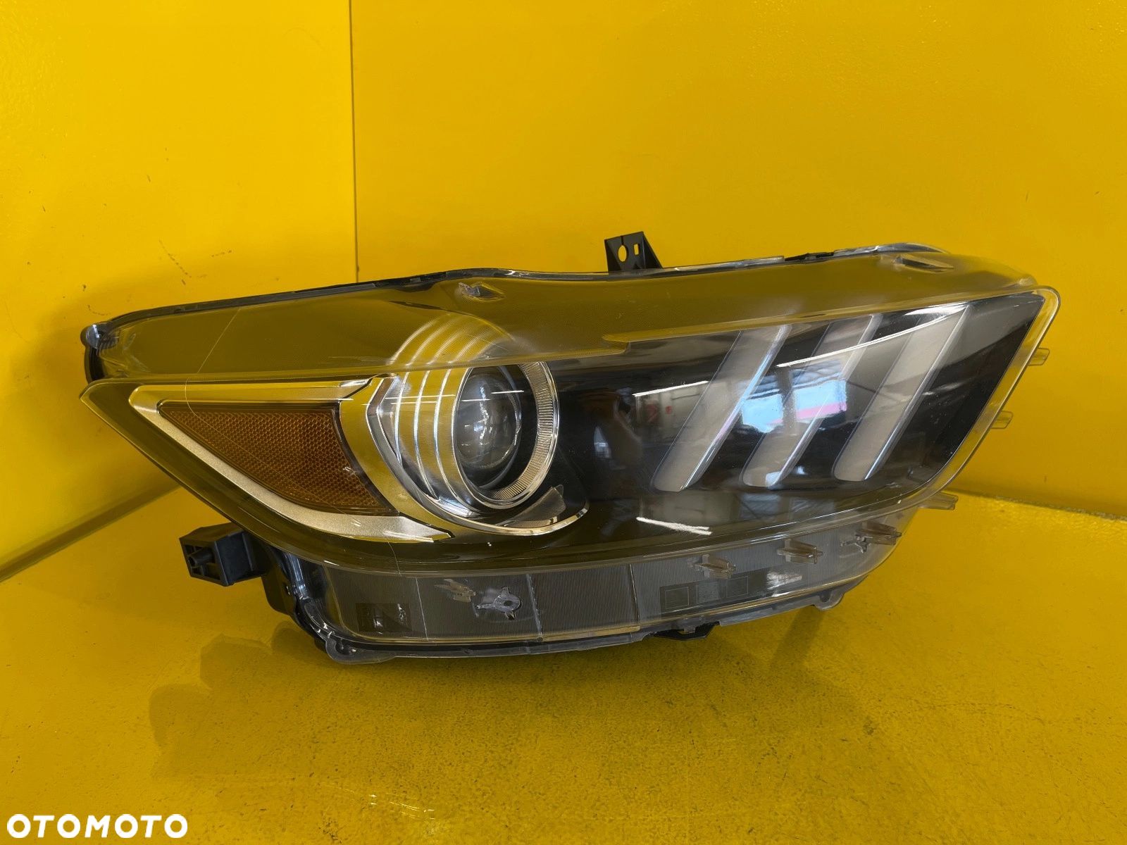 LAMPA PRAWA PRZEDNIA FORD MUSTANG 14-17 XENON - 1