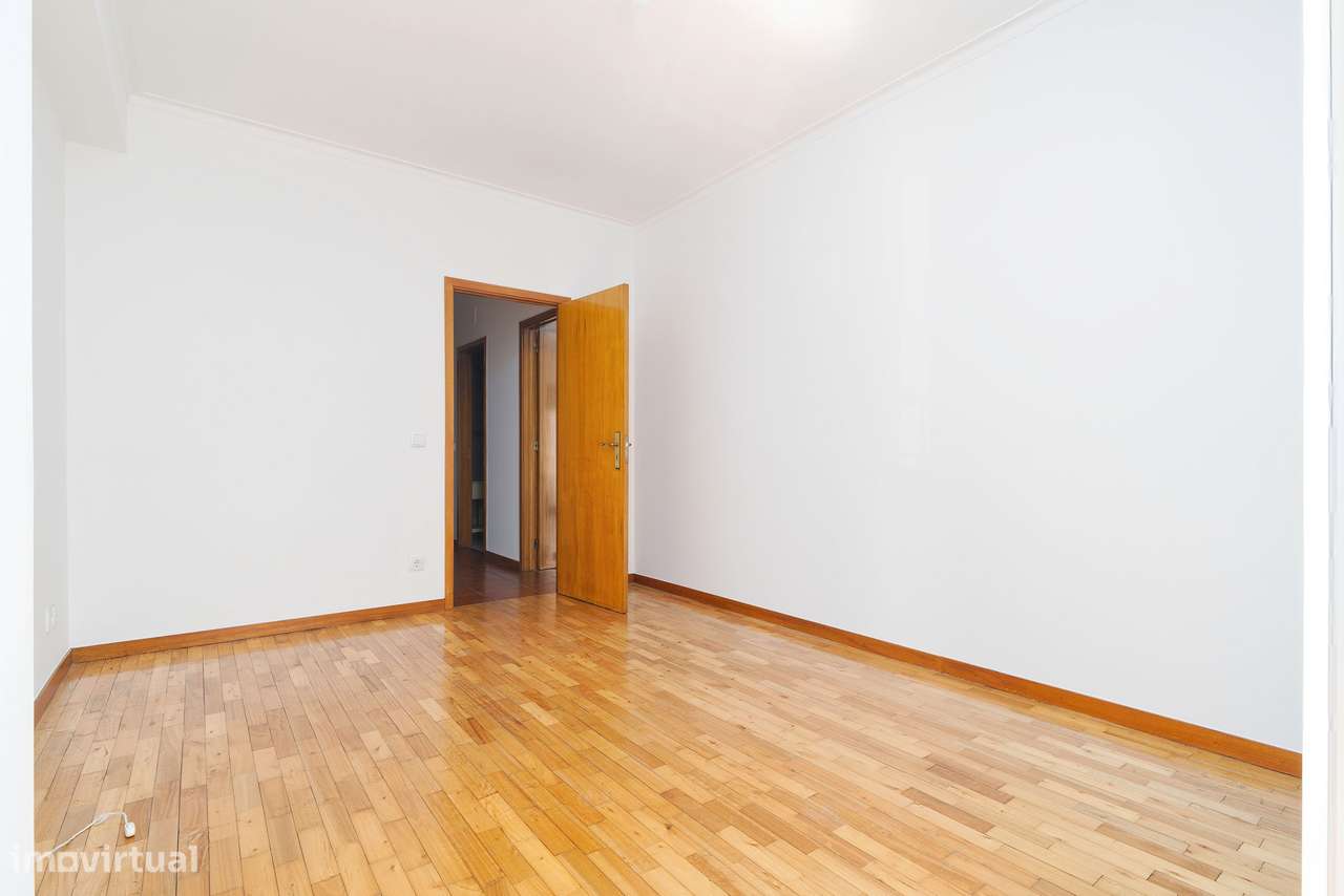 Apartamento T3 para venda na Rua Germão Galharde - São Victor, Braga-15