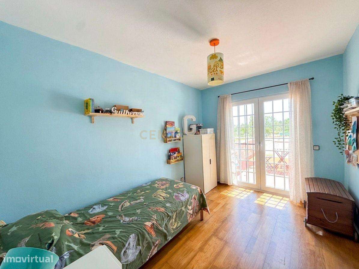 Moradia T4  em Vendas de Azeitão com jardim - Oportunidade-22