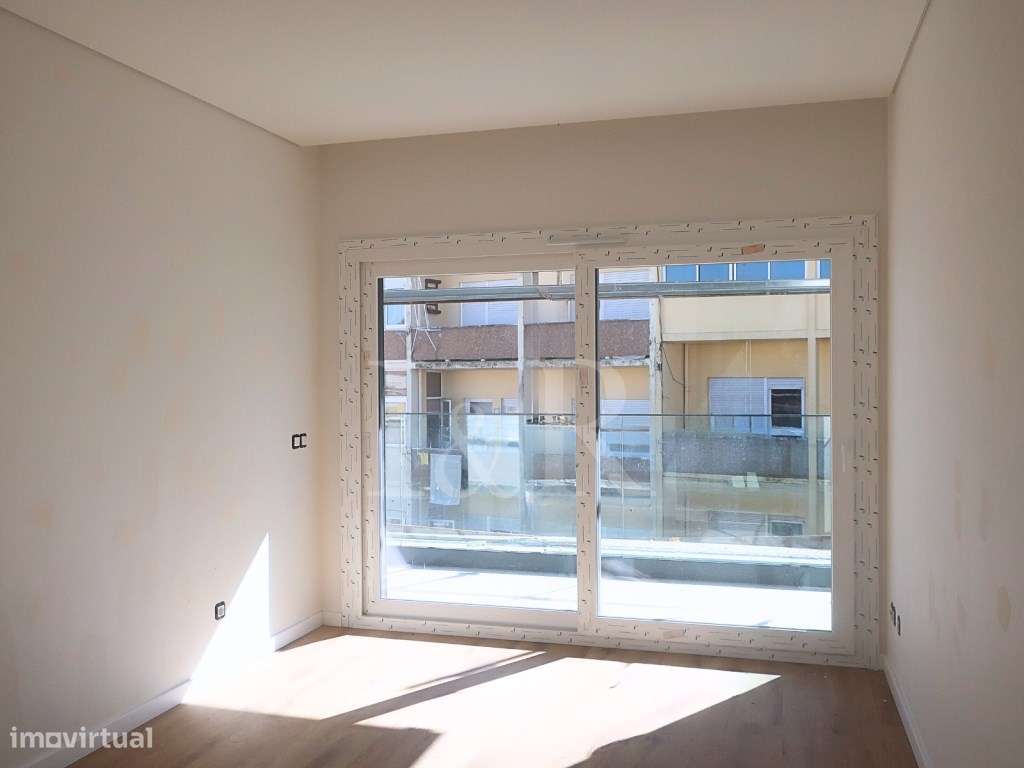 Apartamento T3 com terraço, estacionamento e arrecadação em Cacilha... - Grande imagem: 4/21