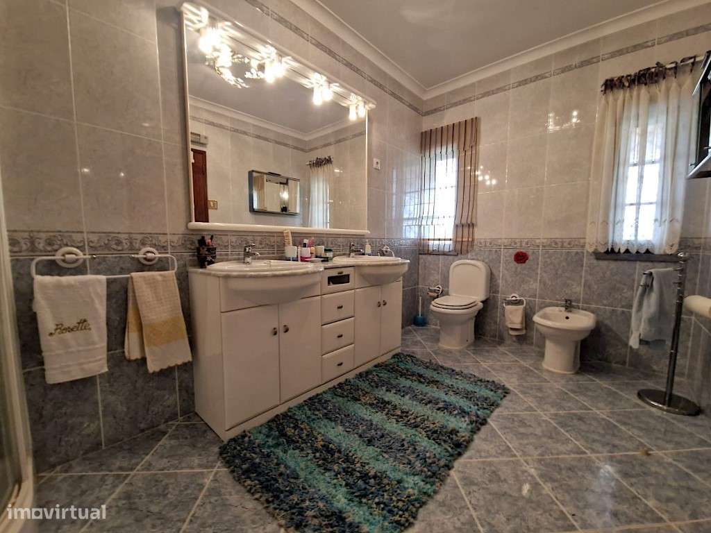 Moradia isolada como nova em Fernão Ferro-23