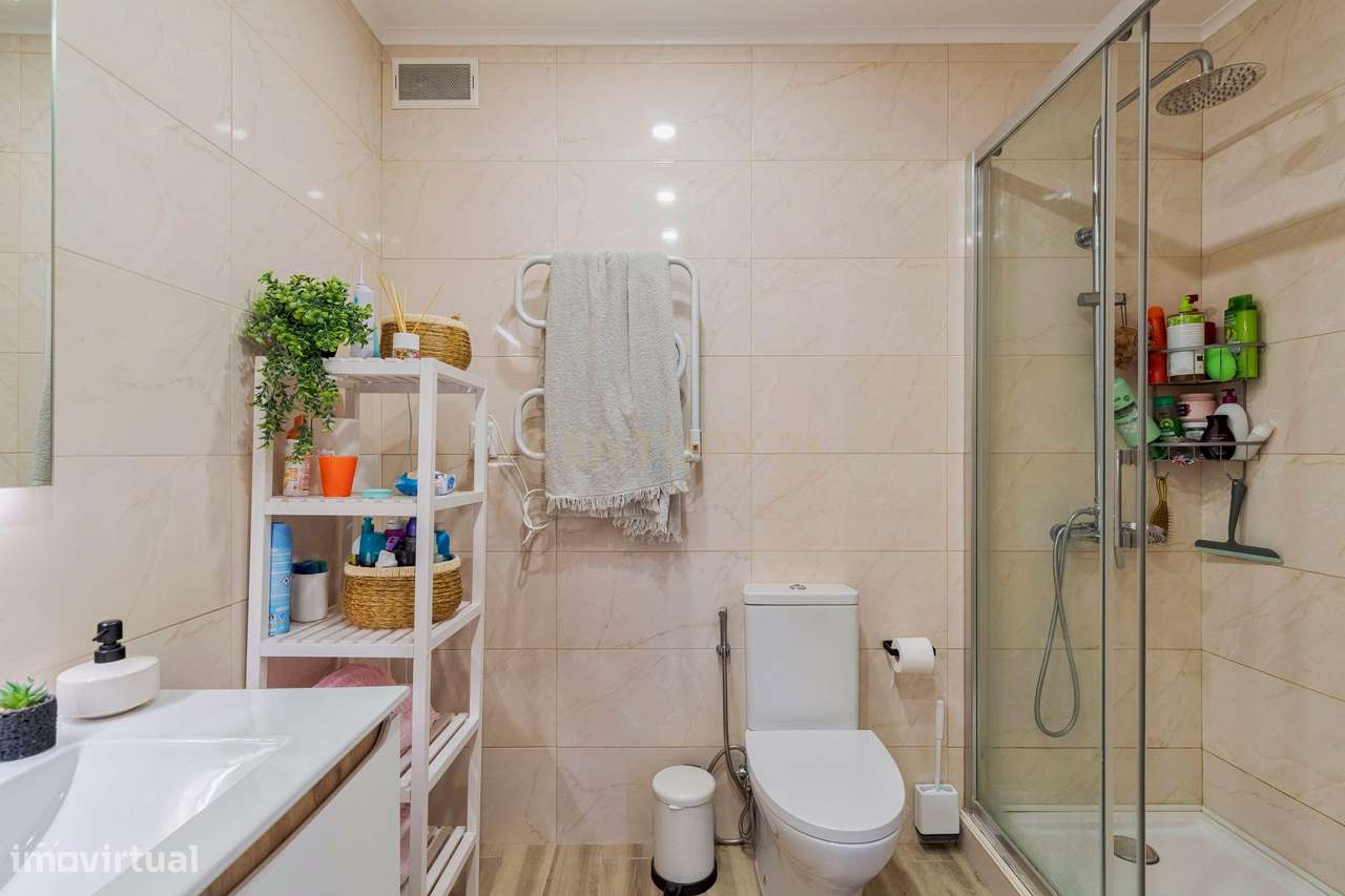 Apartamento T3 com varanda  no Feijó-13