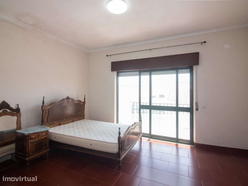 T3 para Remodelar no Centro de Samora Correia | Excelente Potencial-9